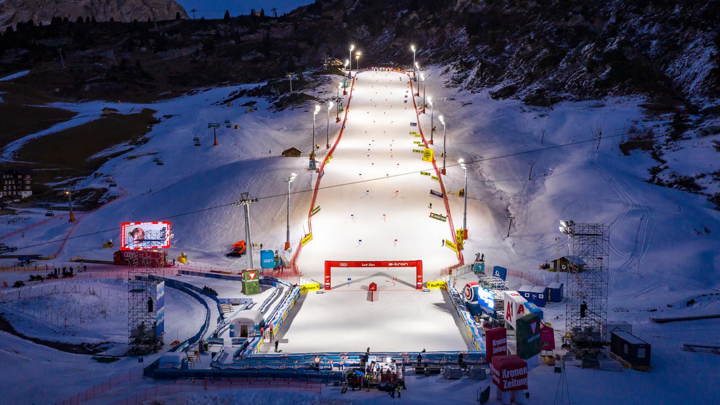 La suggestiva cornice in notturna