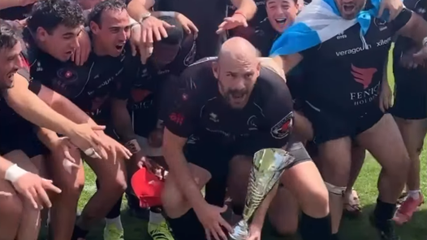 Con il trofeo