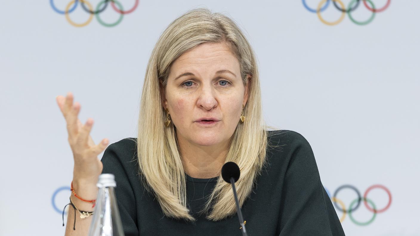 La presidente Kirsty Coventry durante la 146a sessione