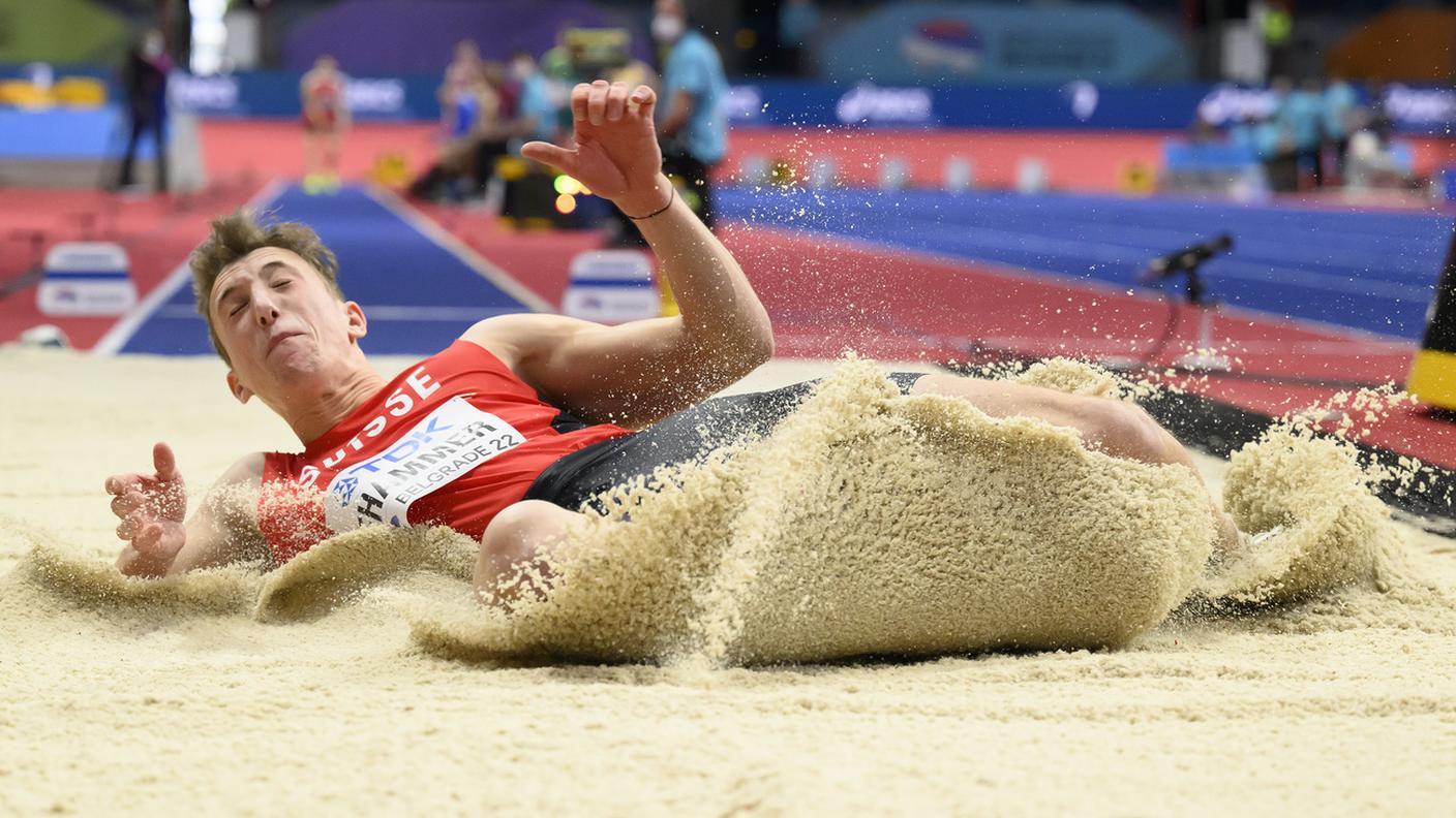 Suo anche il record del mondo non ufficiale all'interno di un decathlon