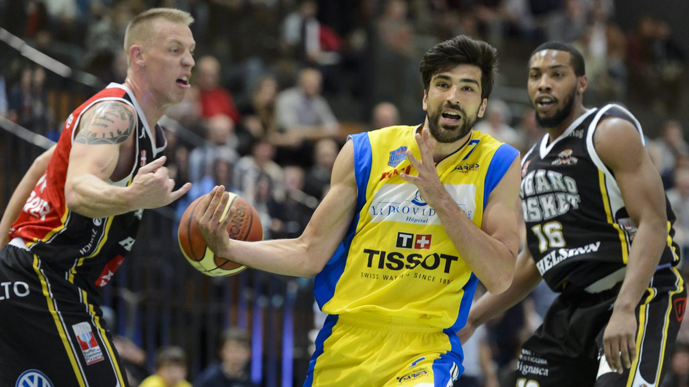 Kuburovic tenta di infilarsi tra Schneidermann e il nuovo arrivato Barnette