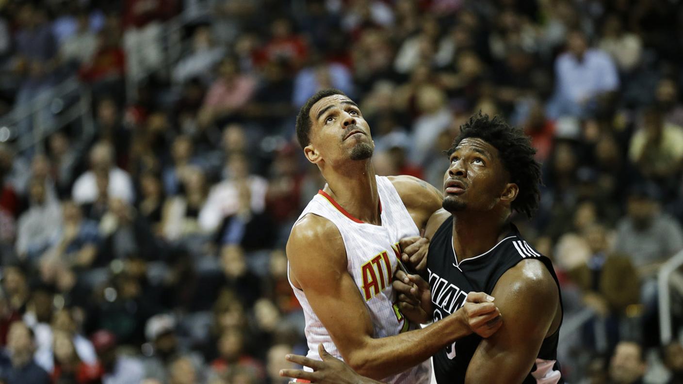 Sefolosha e Winslow cercano il rimbalzo