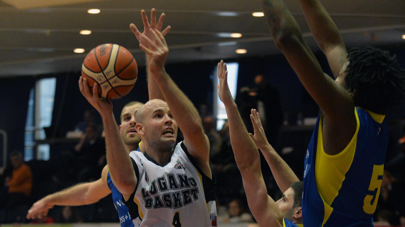  Derek Stockalper a canestro