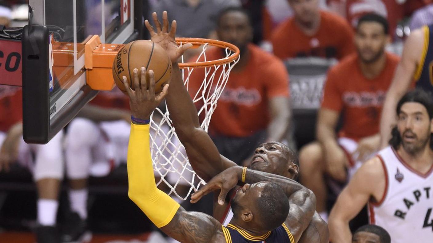 Biyombo ferma James