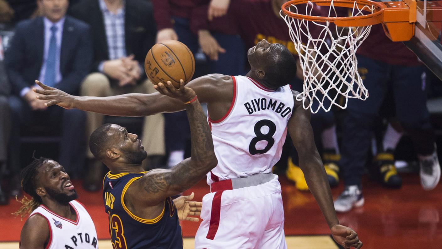 Biyombo, un muro anche per LeBron James