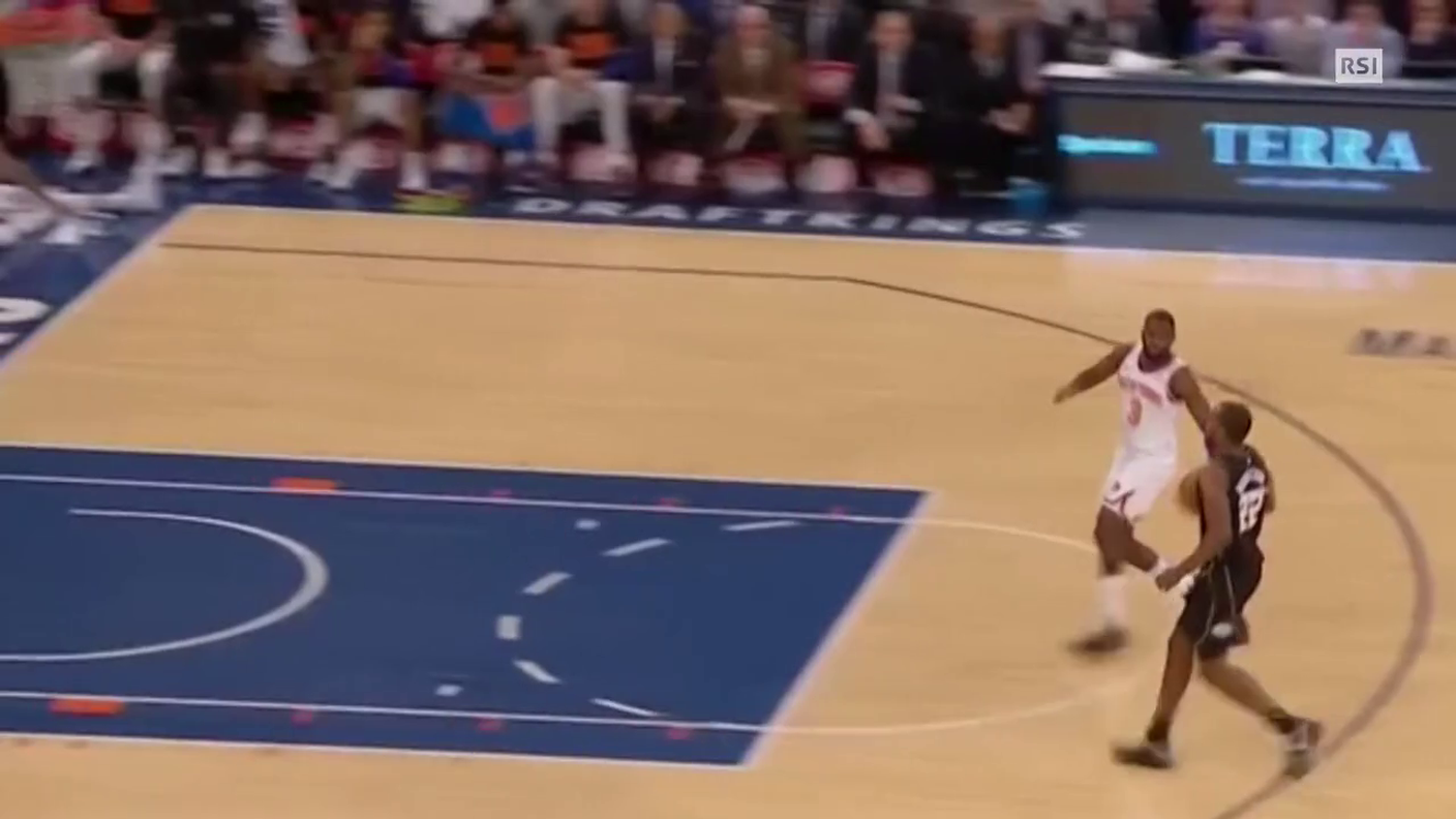 NBA, l'incredibile schiacciata di Giannis Antetokounmpo (07.02.2018)