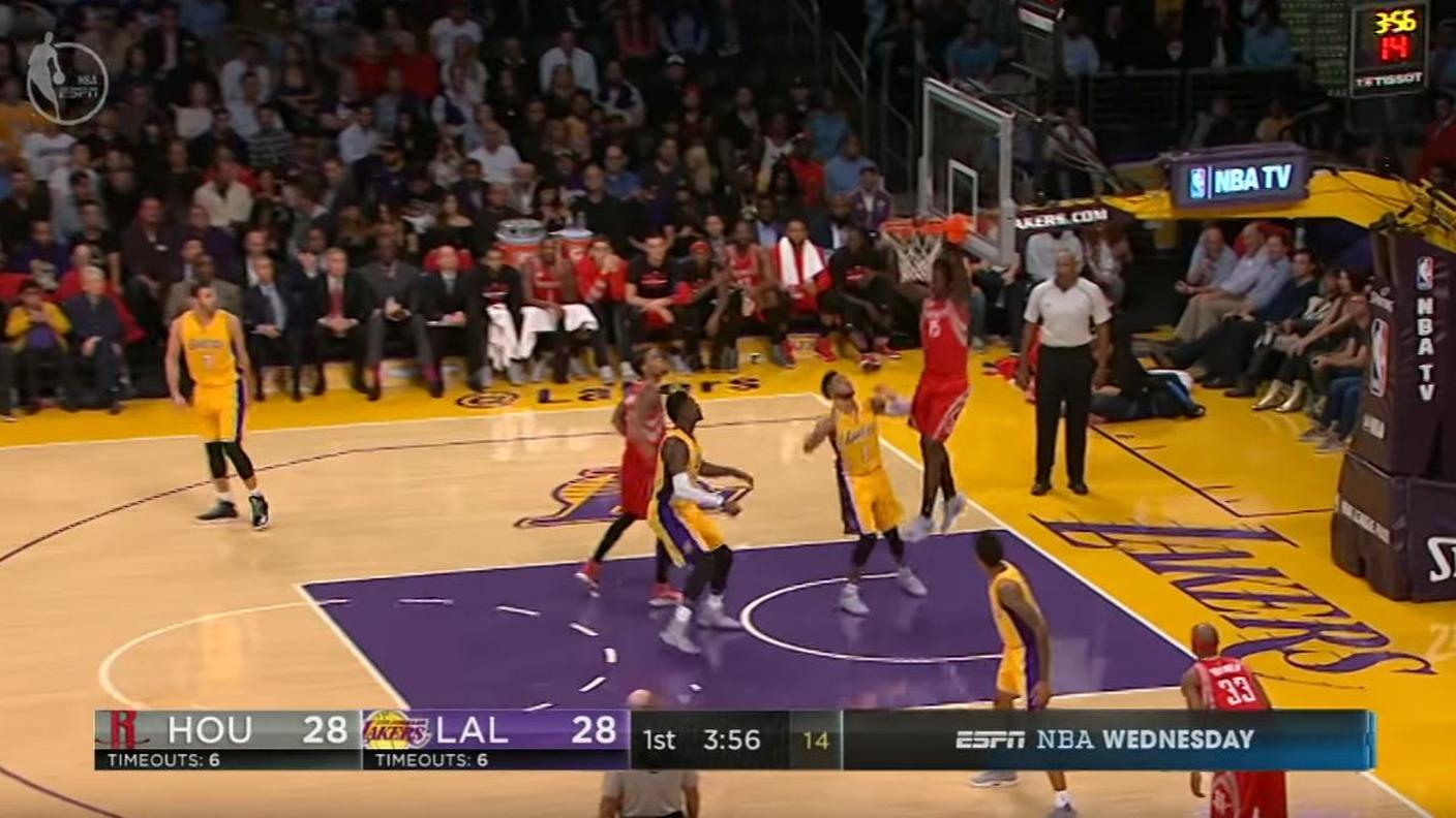 Un alley-oop da applausi