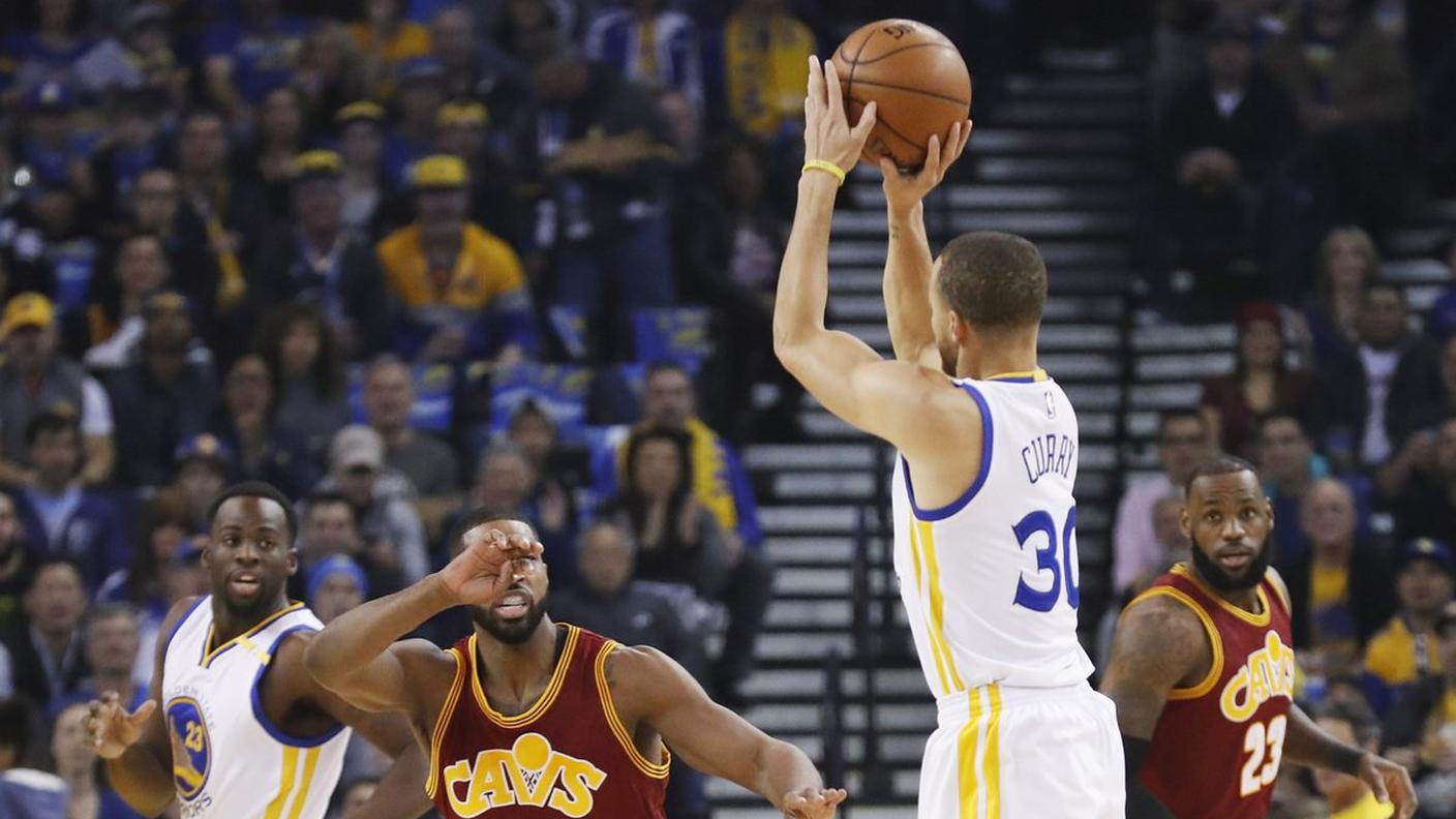 Venti punti e undici assist per Curry