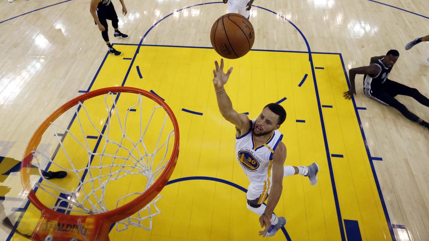 Curry miglior marcatore con 29 punti