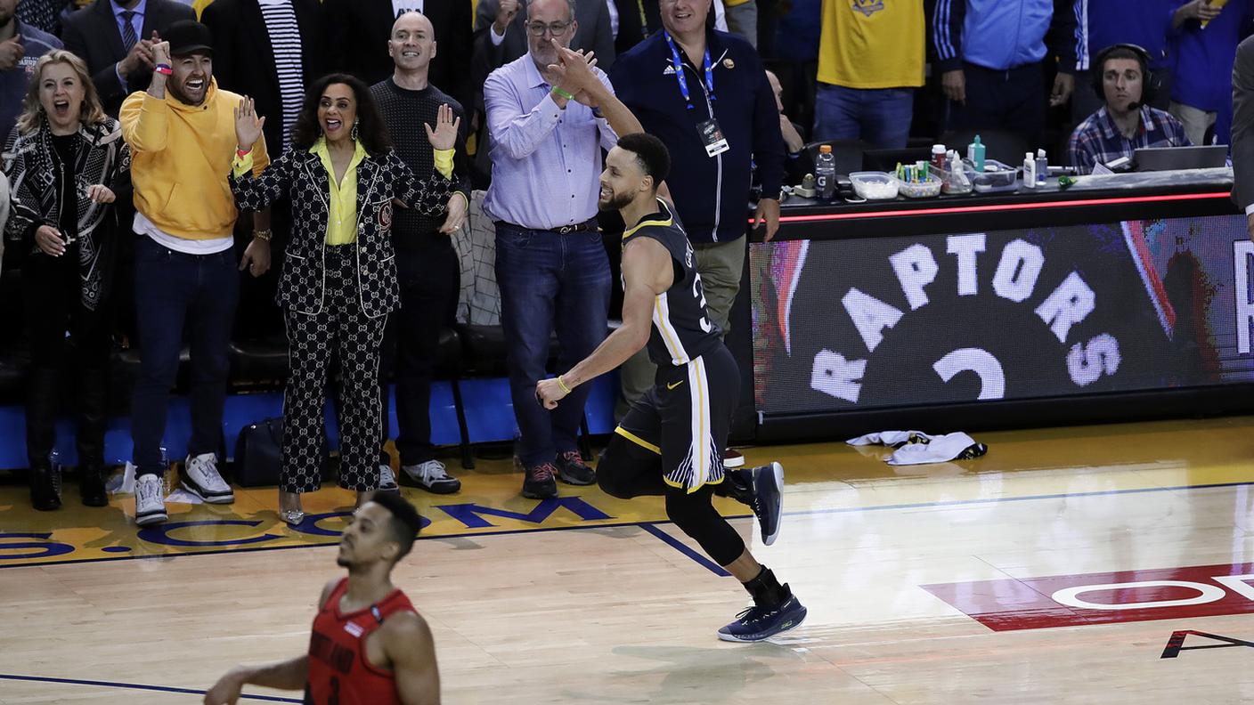 Steph Curry festeggia