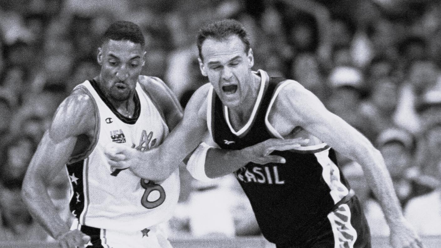 La Mão Santa in azione contro Scottie Pippen ai Giochi di Atlanta 1996