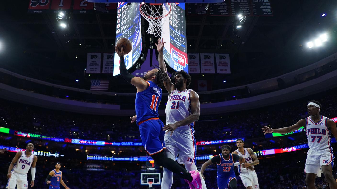 Embiid non può nulla contro Brunson