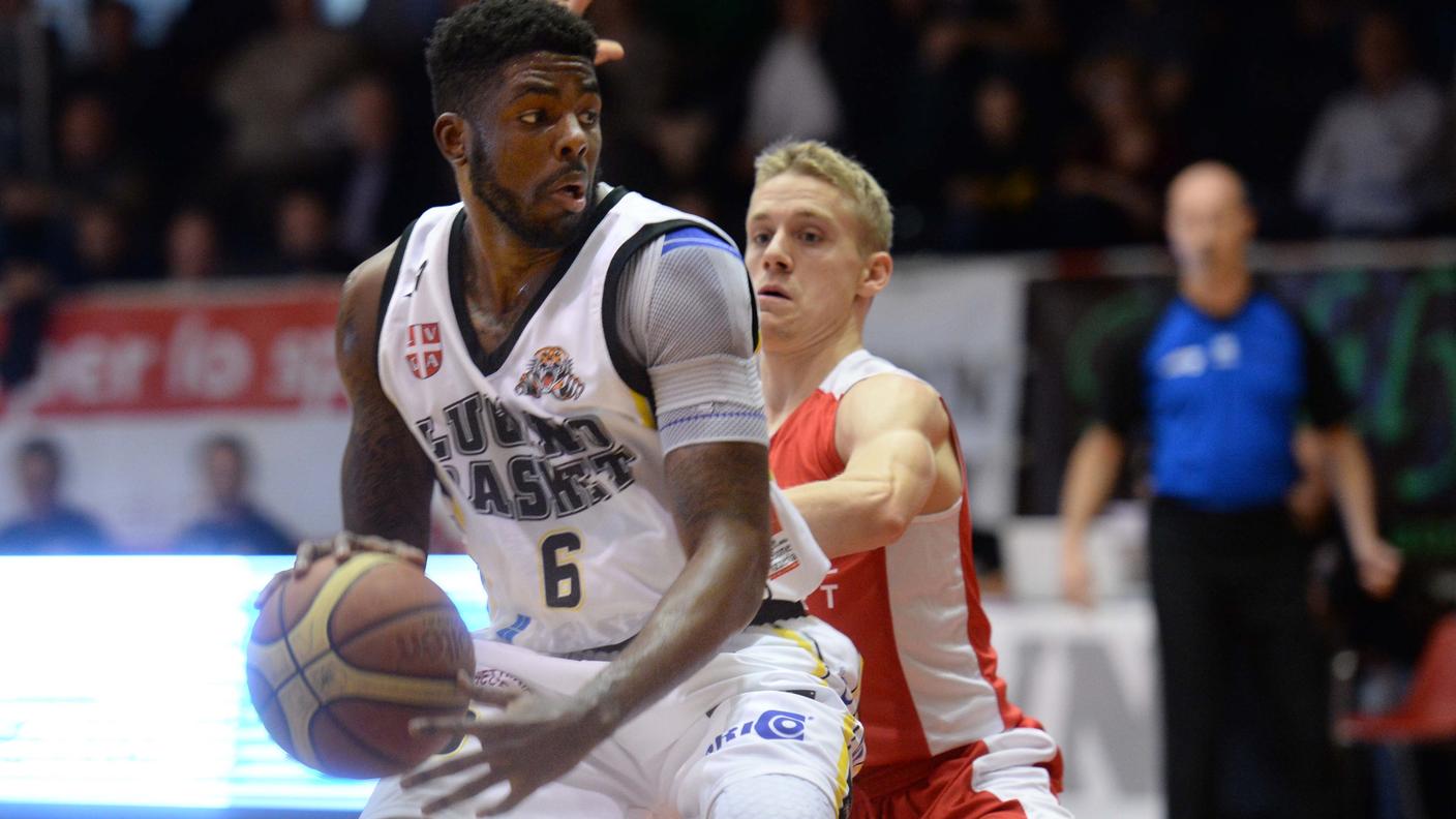 Gran prestazione di Devin Sweetney