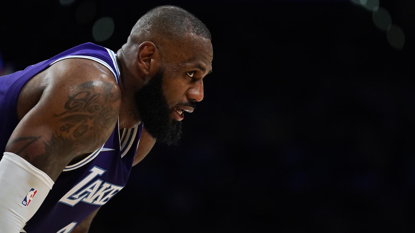 Flop clamoroso per LeBron