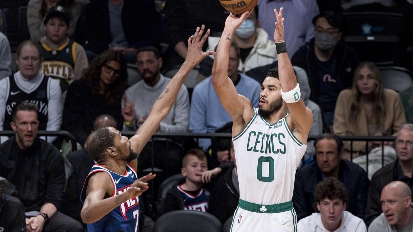 Tatum trascinatore con 29 punti