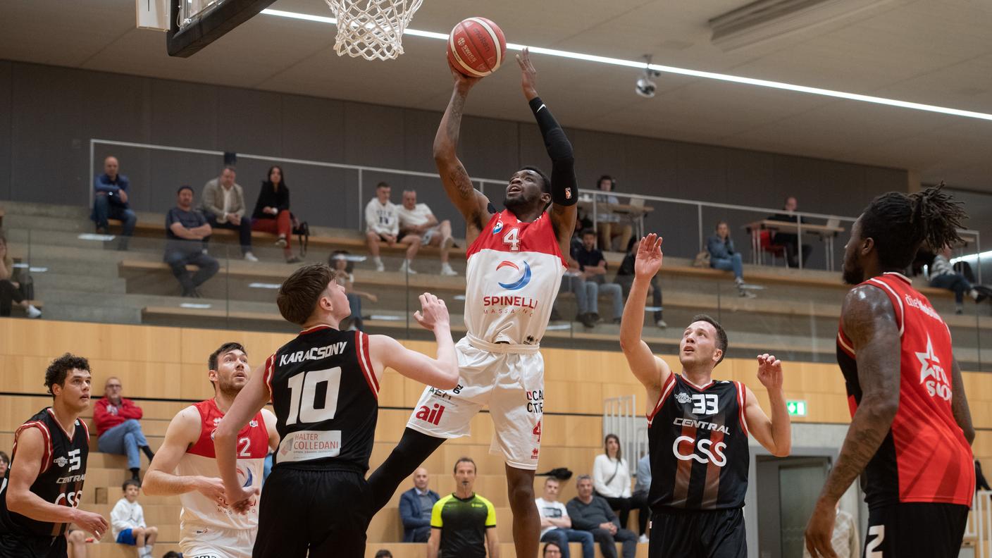 Bogues va a canestro