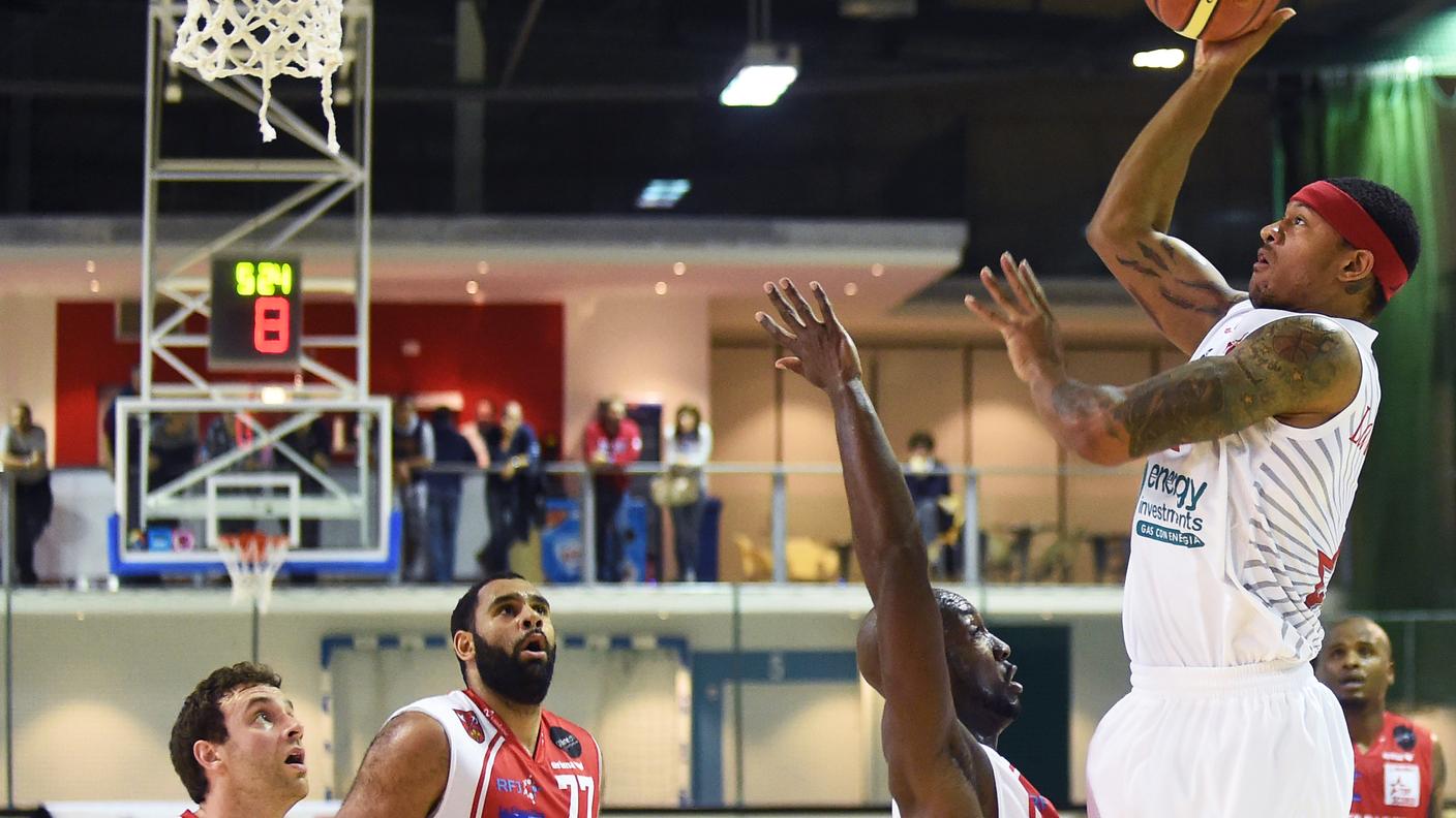 Calhoun va a canestro