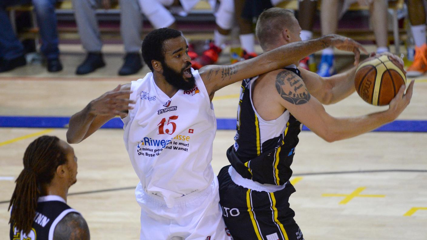 Un contrasto tra Hairston e Schneiderman