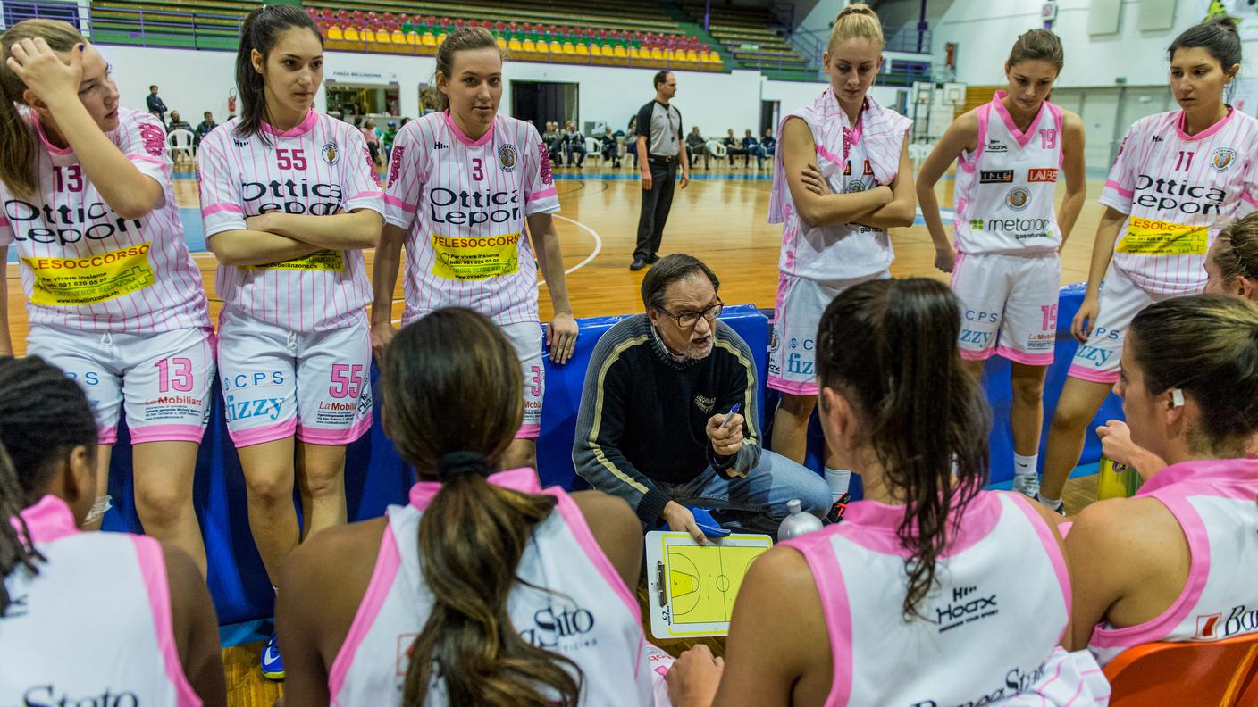 Il coach catechizza le sue atlete