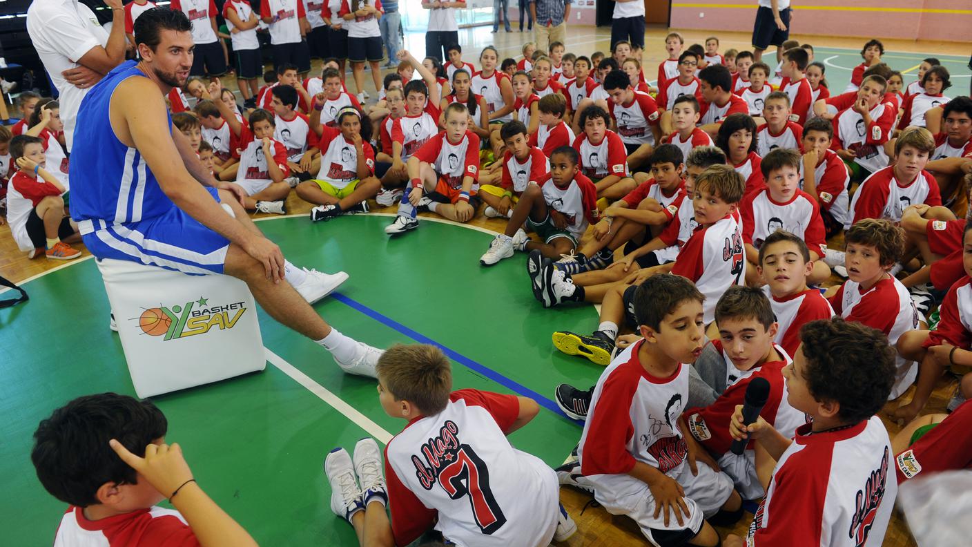 Andrea Bargnani ospite al camp giovanile organizzato dai momò