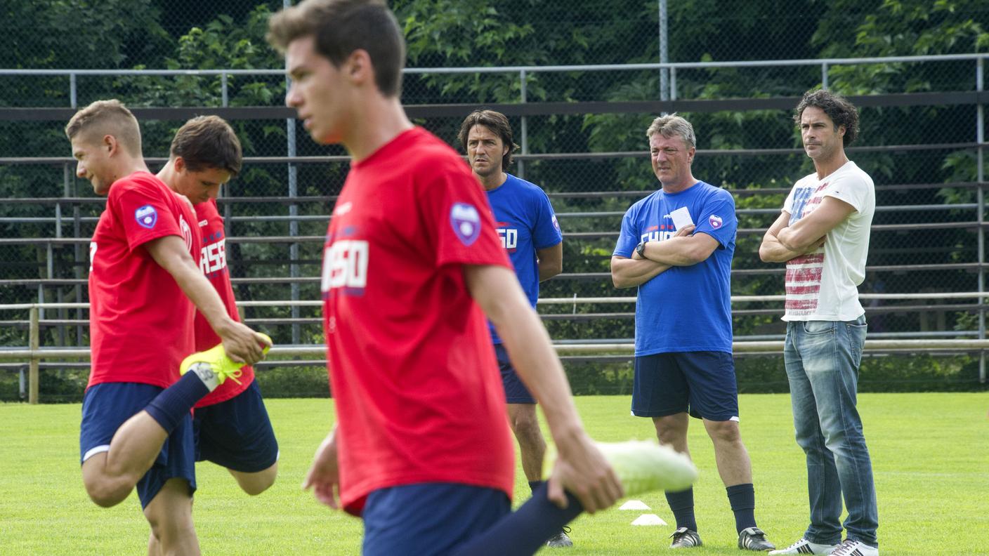 Il ds osserva con il mister