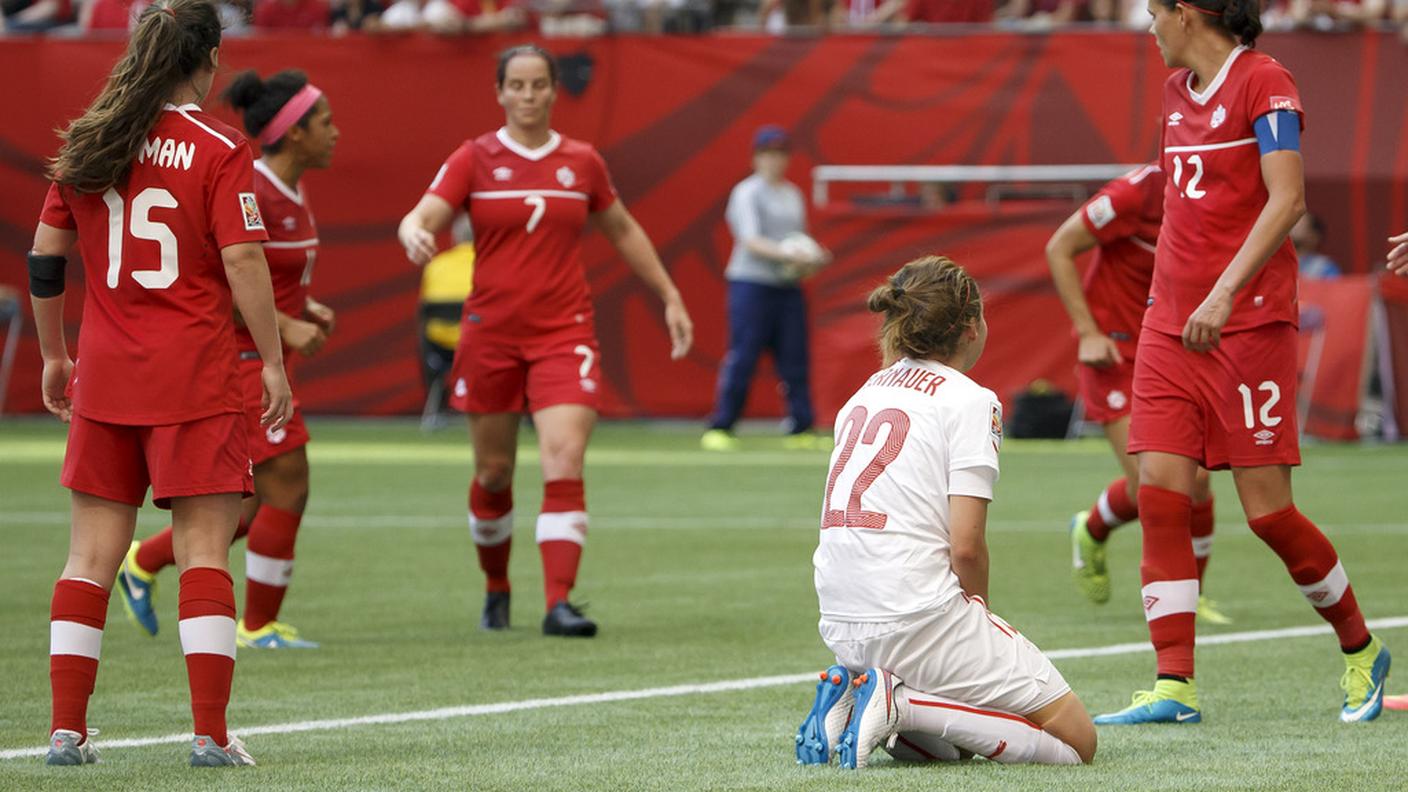 Vanessa Bernauer e le rossocrociate in ginocchio contro il Canada