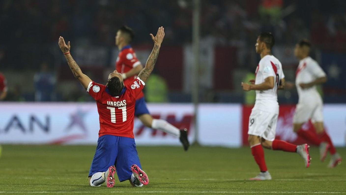 Eduardo Vargas festeggia il successo