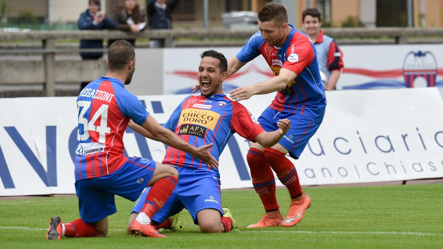 Hanachi festeggia l'1-0