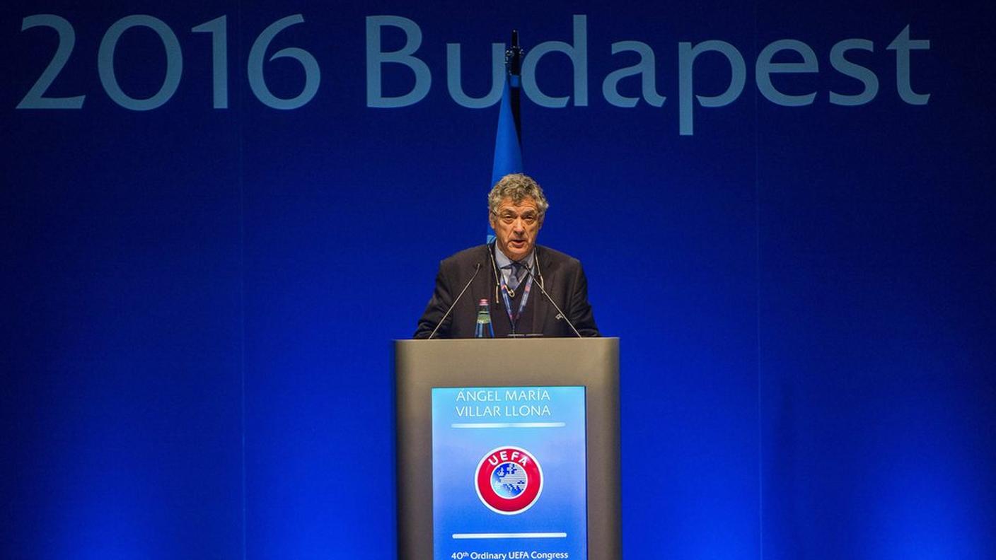 Villar durante l'assemblea UEFA