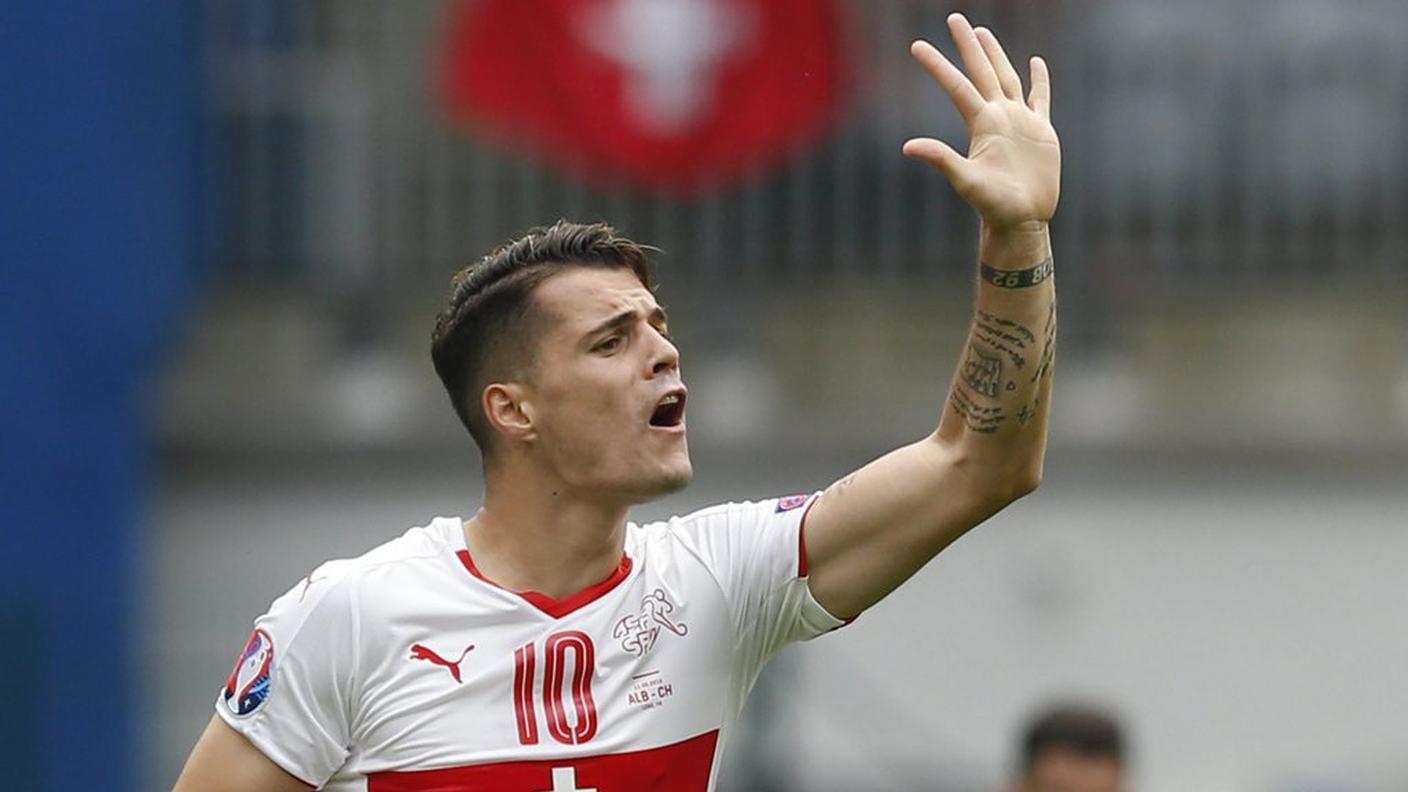 Cinque come il voto in pagella di Xhaka