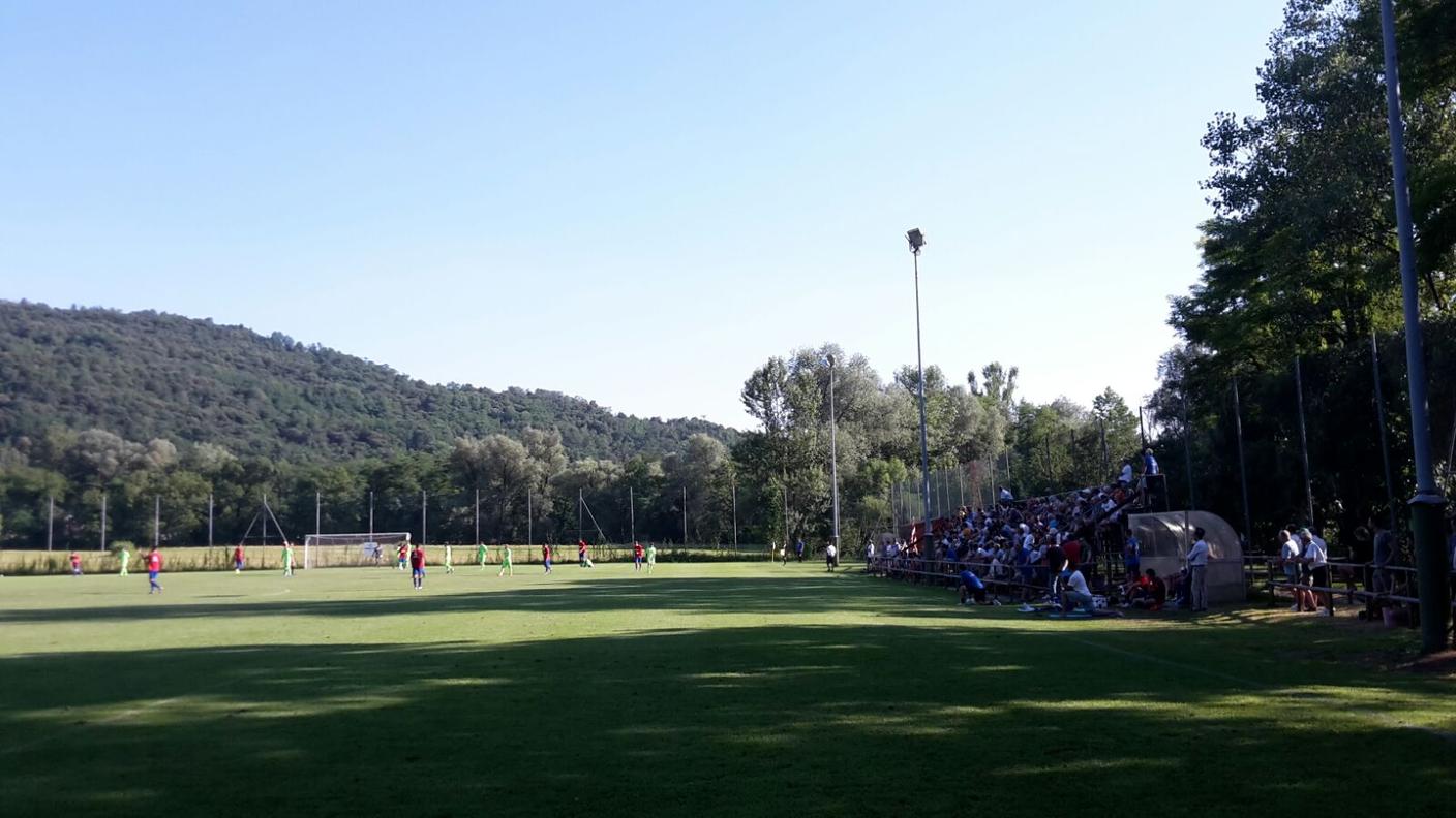 Tribuna all'ombra