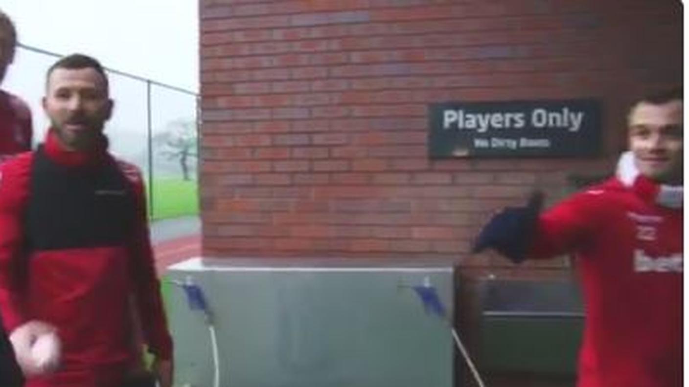 Mark Hughes e Xherdan Shaqiri