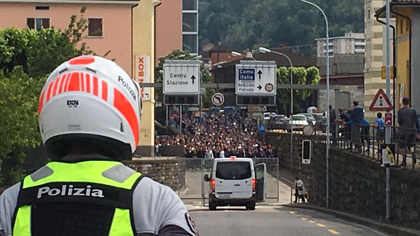 Tifosi zurighesi scortati dalla polizia