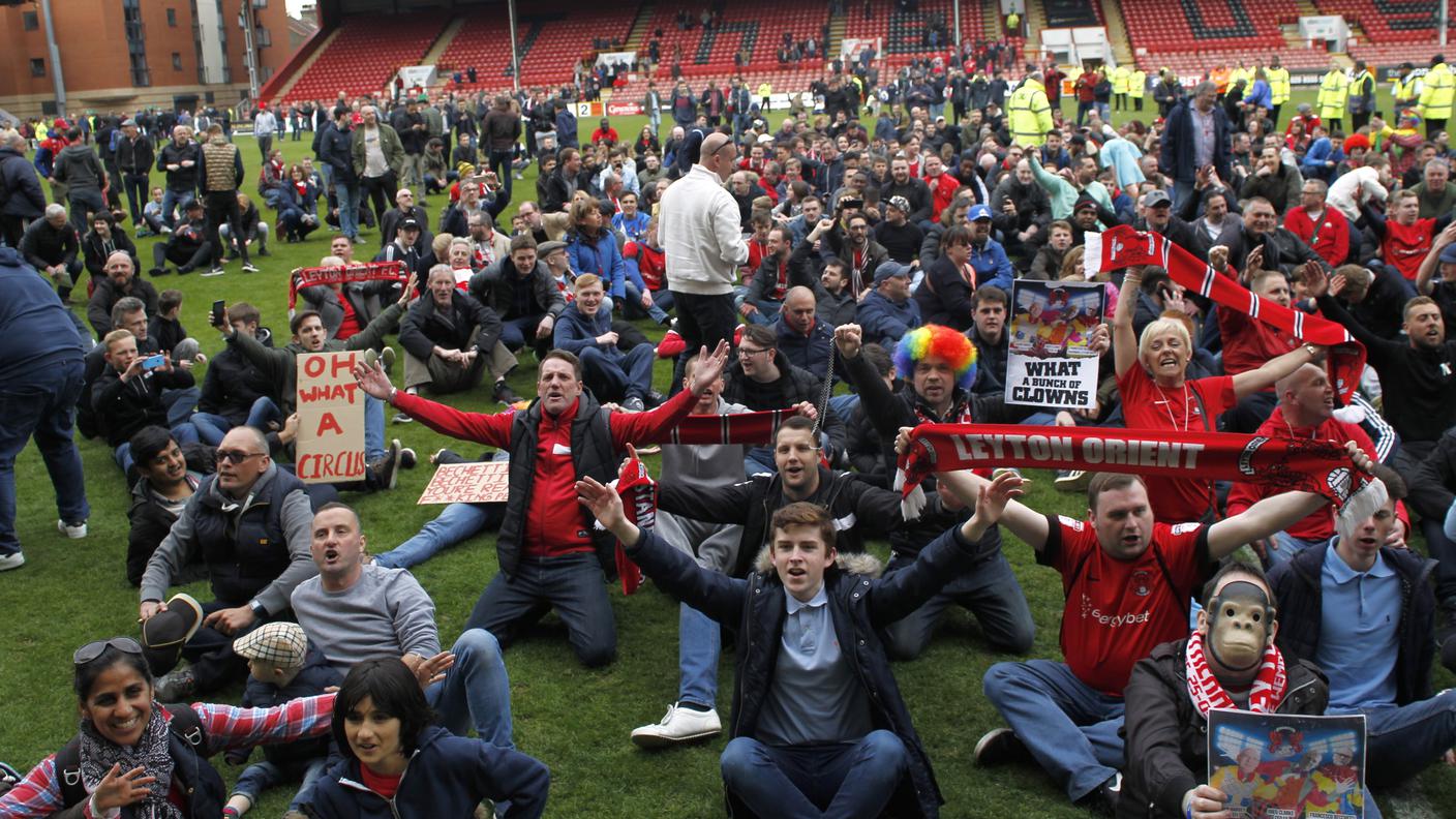 La protesta dei tifosi del Leyton Orient 
