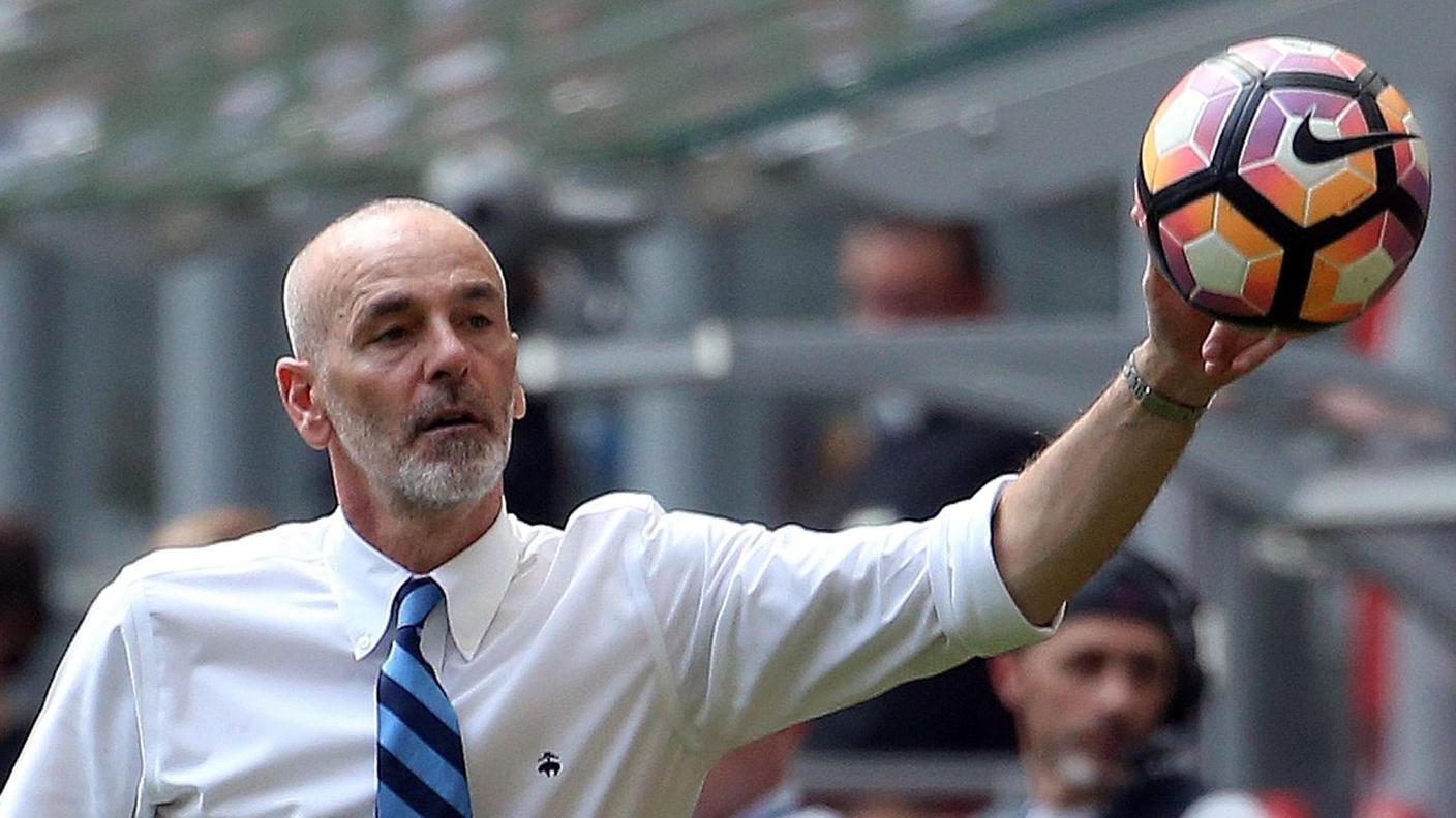 L'ormai ex-allenatore passa la palla all'allenatore della Primavera
