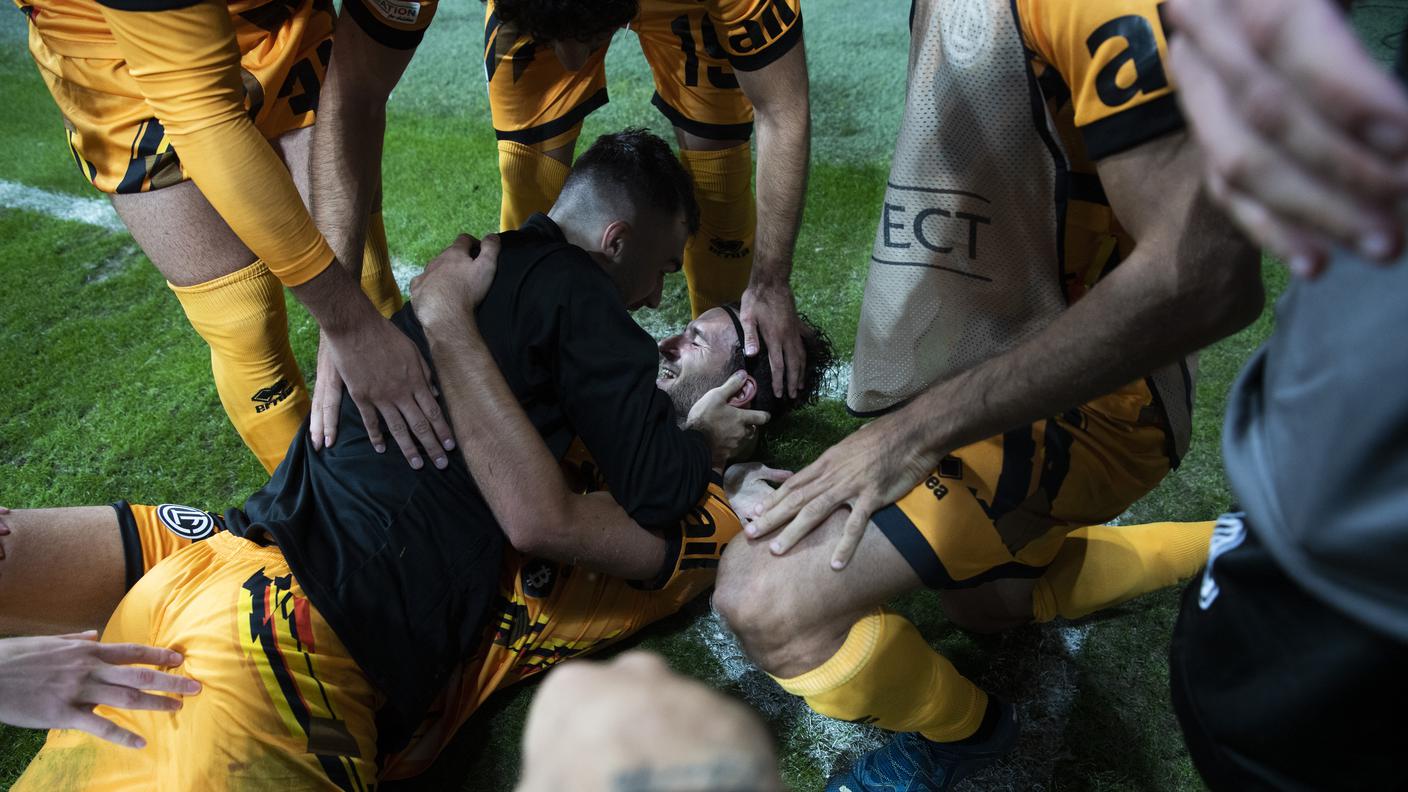 La gioia dei giocatori del Lugano per la vittoria in Turchia