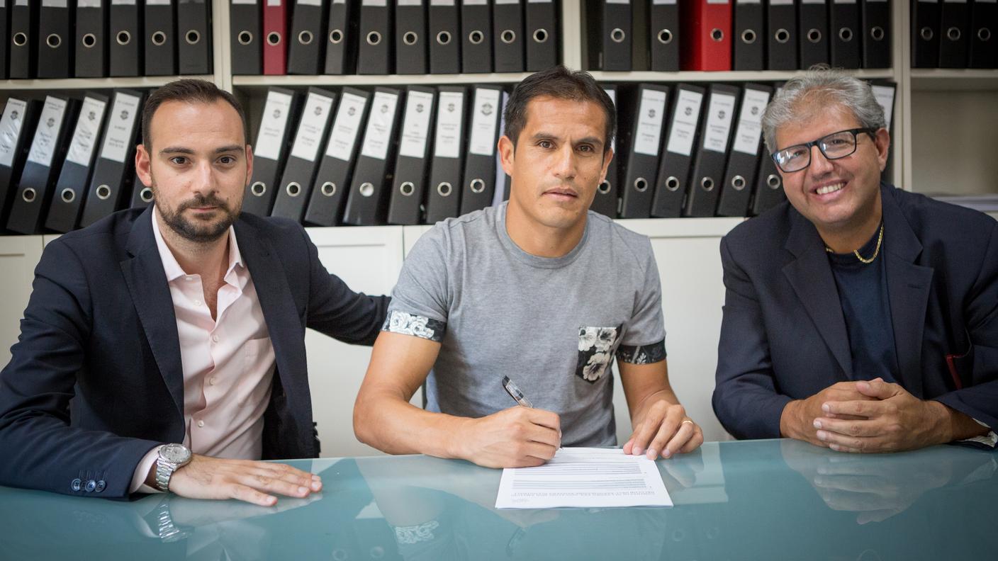 Il momento della firma