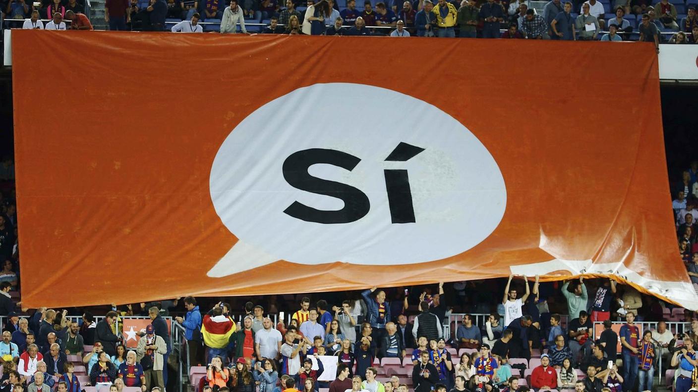 Tifosi catalani a favore dell'indipendenza