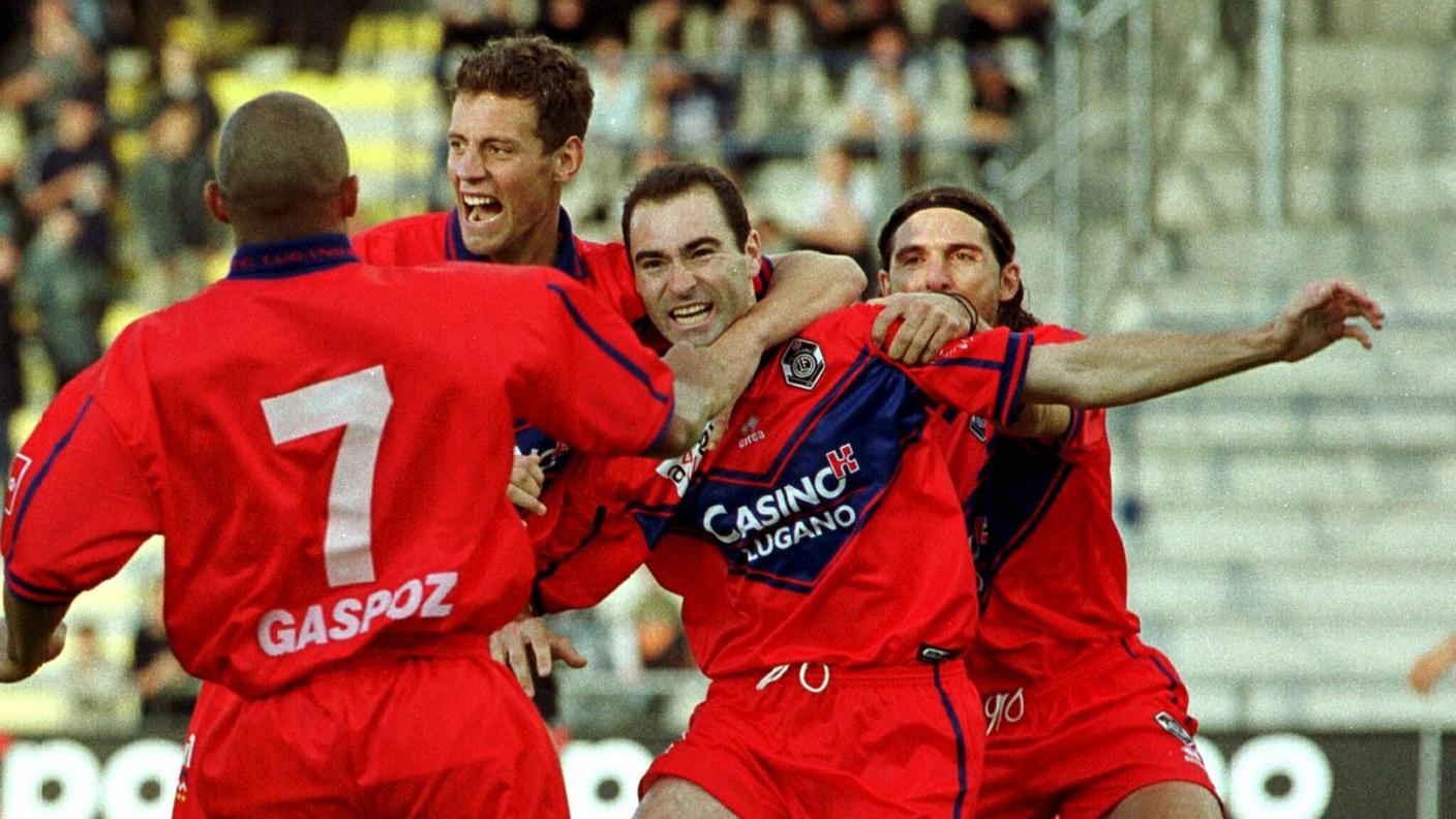 Il centrocampista in bianconero nel 2001