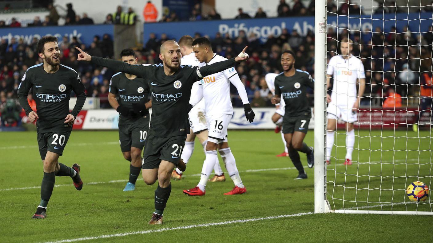 David Silva festeggia con una doppietta allo Swansea