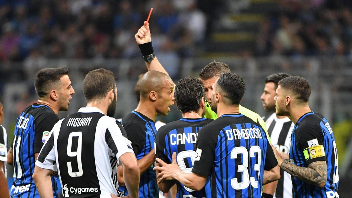 Cacciato per un'entrata su Mandzukic
