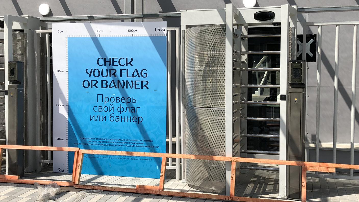 Striscioni e bandiere al massimo di 2x1,5 metri