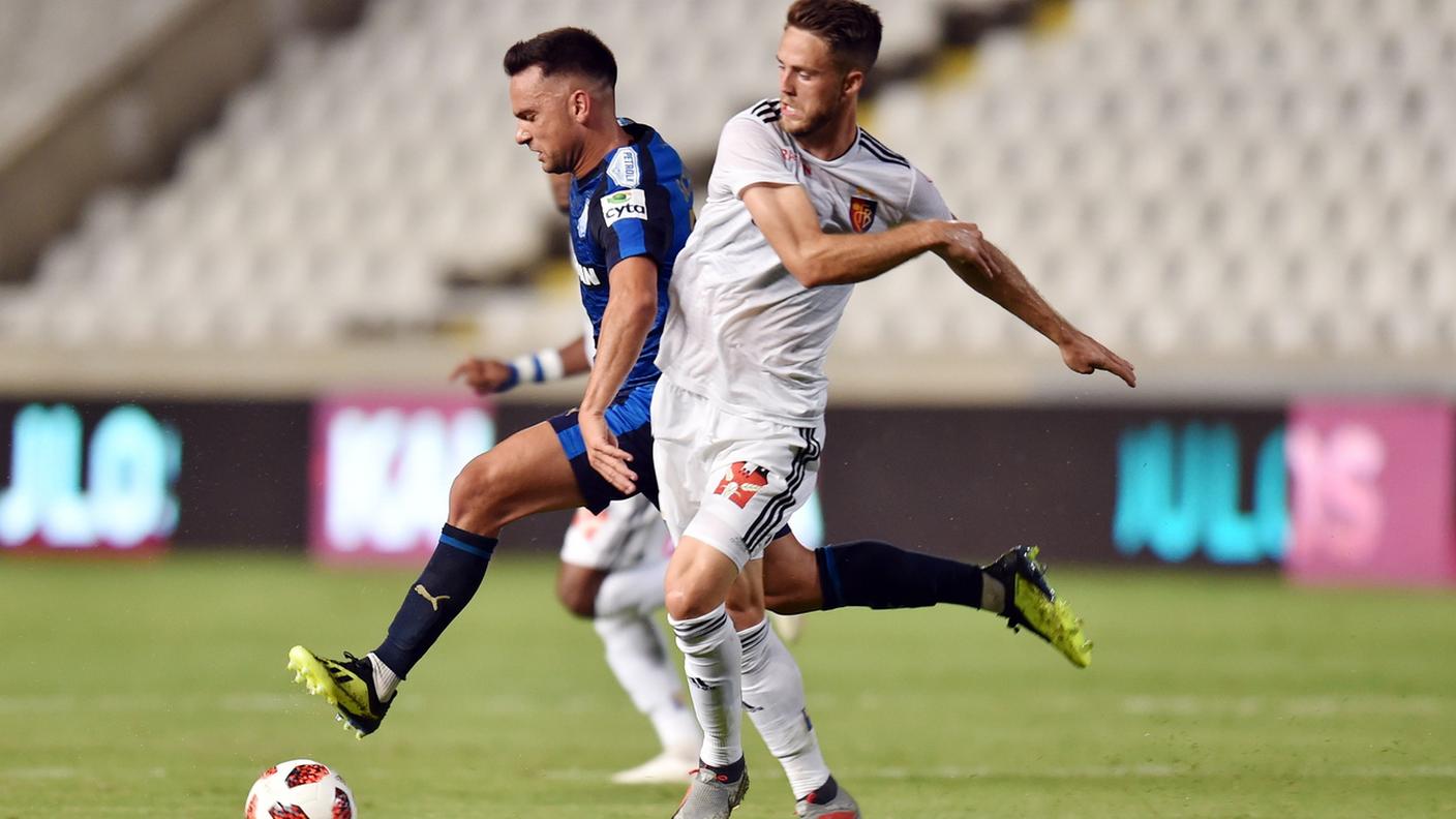 Van Wolfswinkel in lotta per il pallone