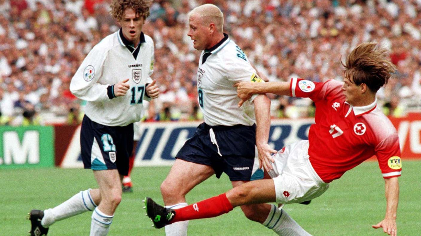Contro i rossocrociati a Webley durante Euro '96