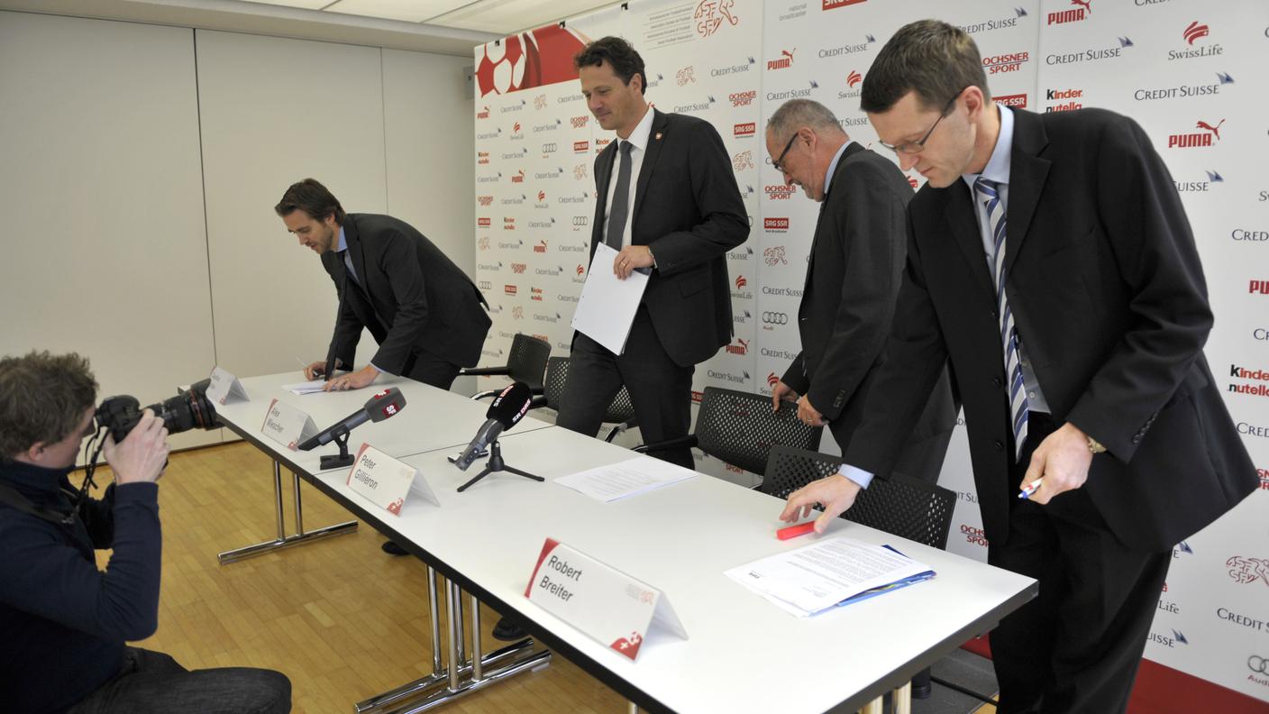 Breiter, a destra, in conferenza insieme a Gilliéron, Miescher e Schäfer