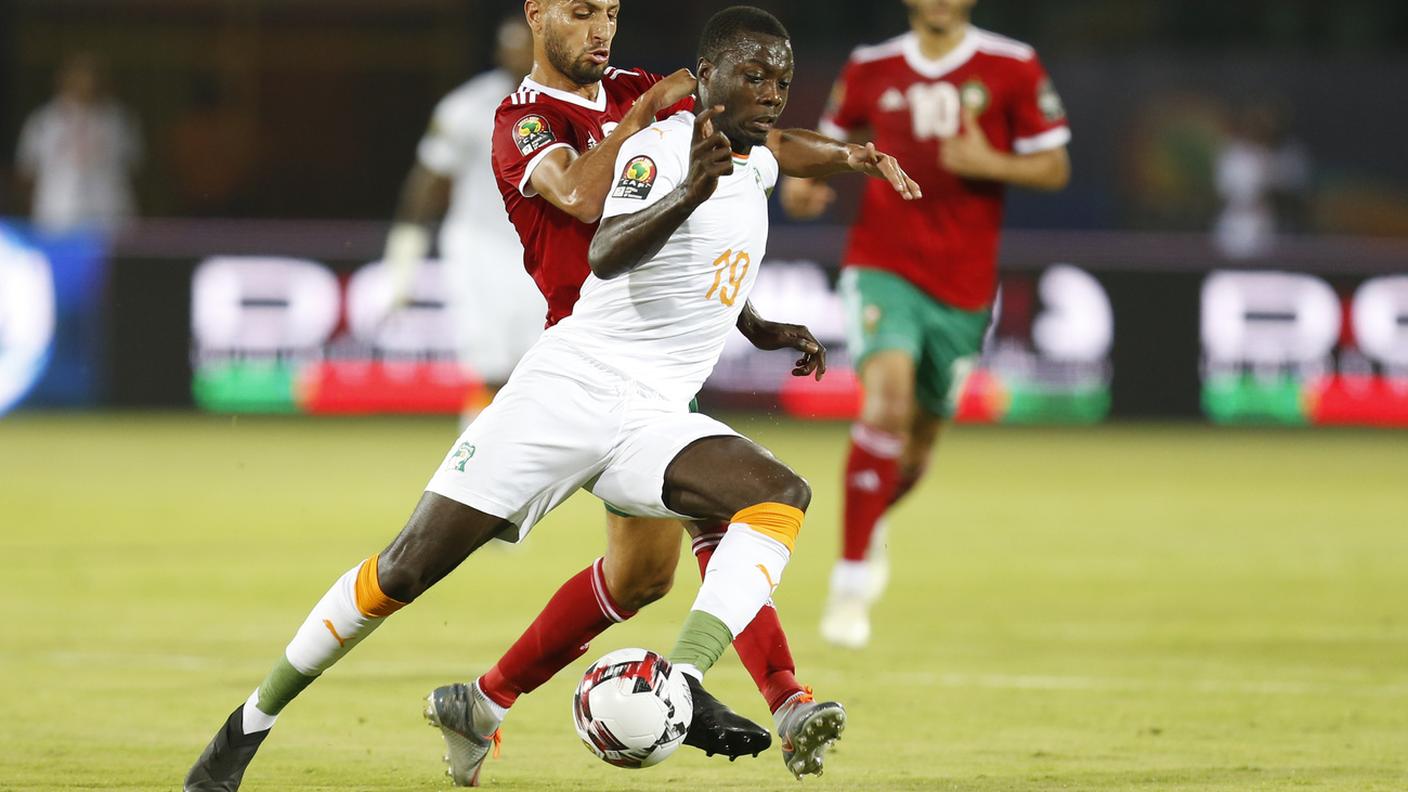 Il giocatore della Costa d'Avorio in azione alla Coppa d'Africa contro il Marocco