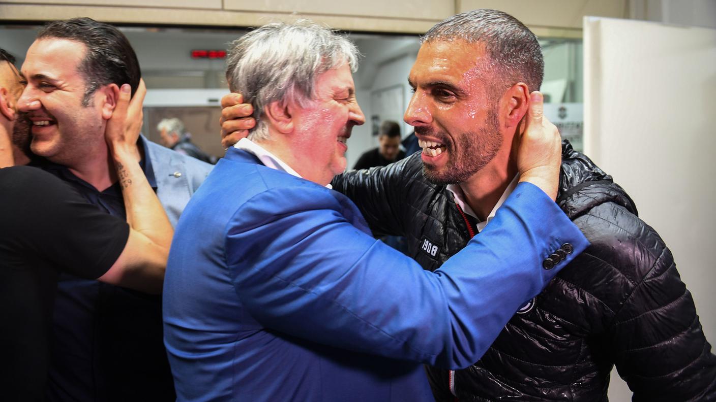 Insieme al presidente Renzetti durante i festeggiamenti per la qualificazione in Europa League