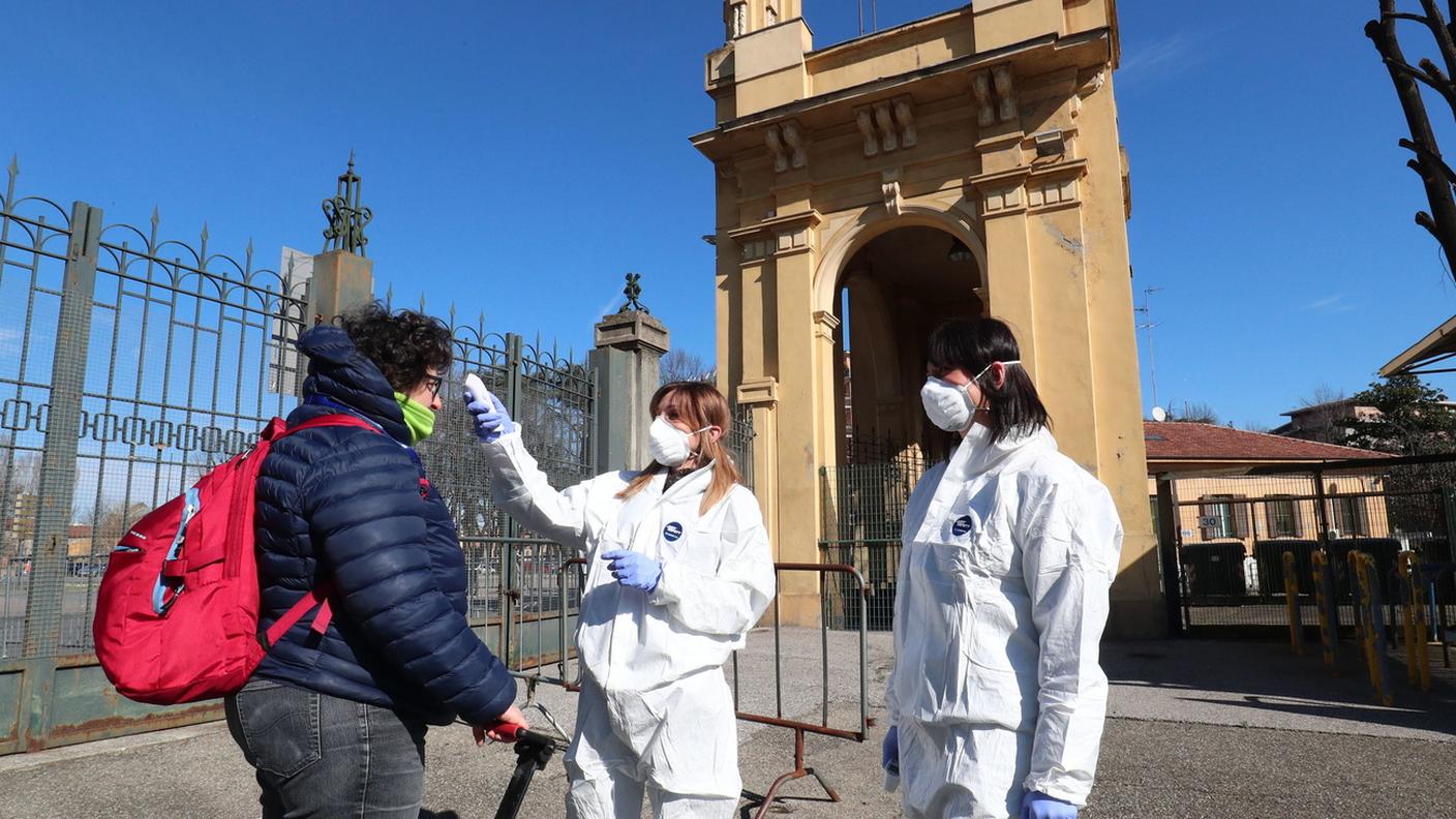 Controlli all'esterno dello stadio Tardini