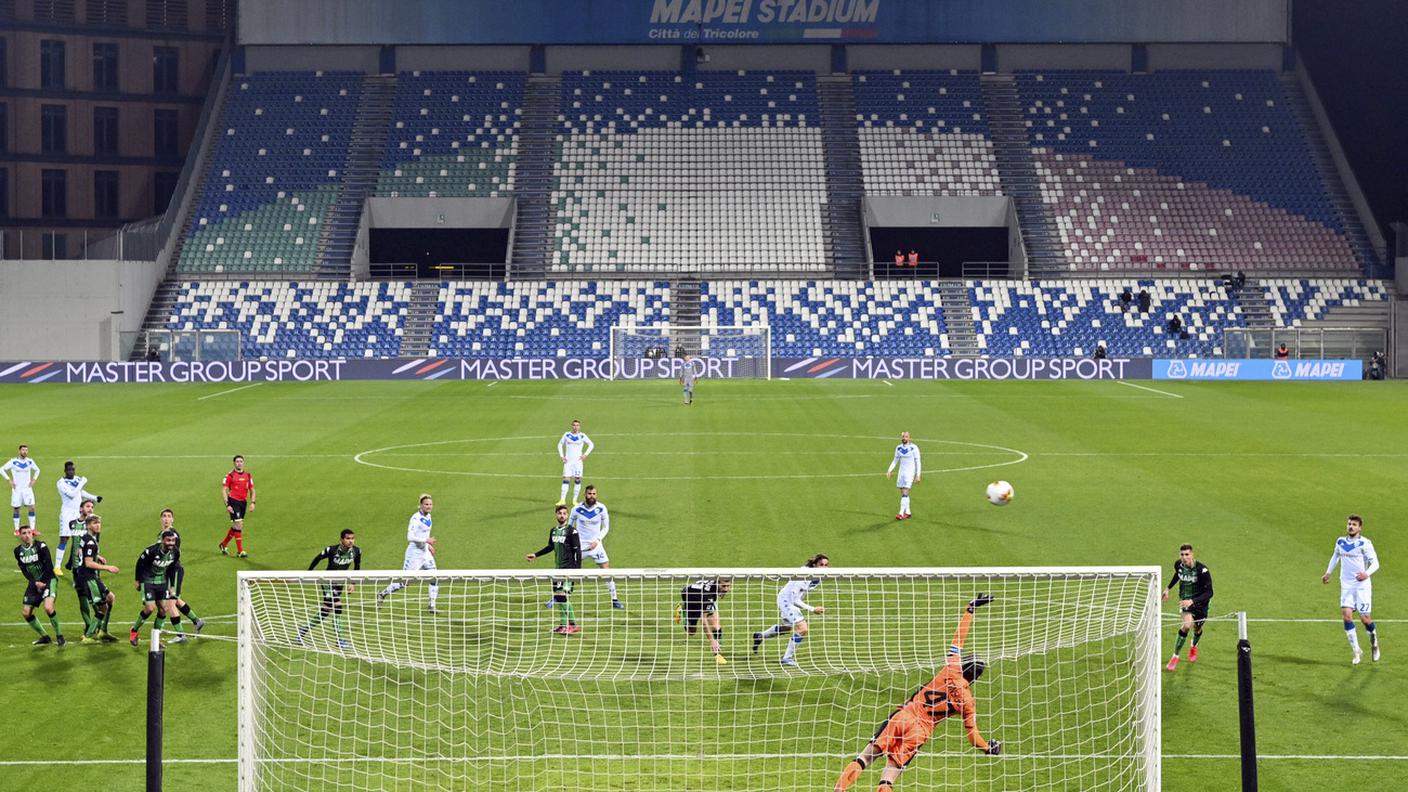 Spente dal 9 marzo, le luci degli stadi torneranno a illuminare le notti italiane