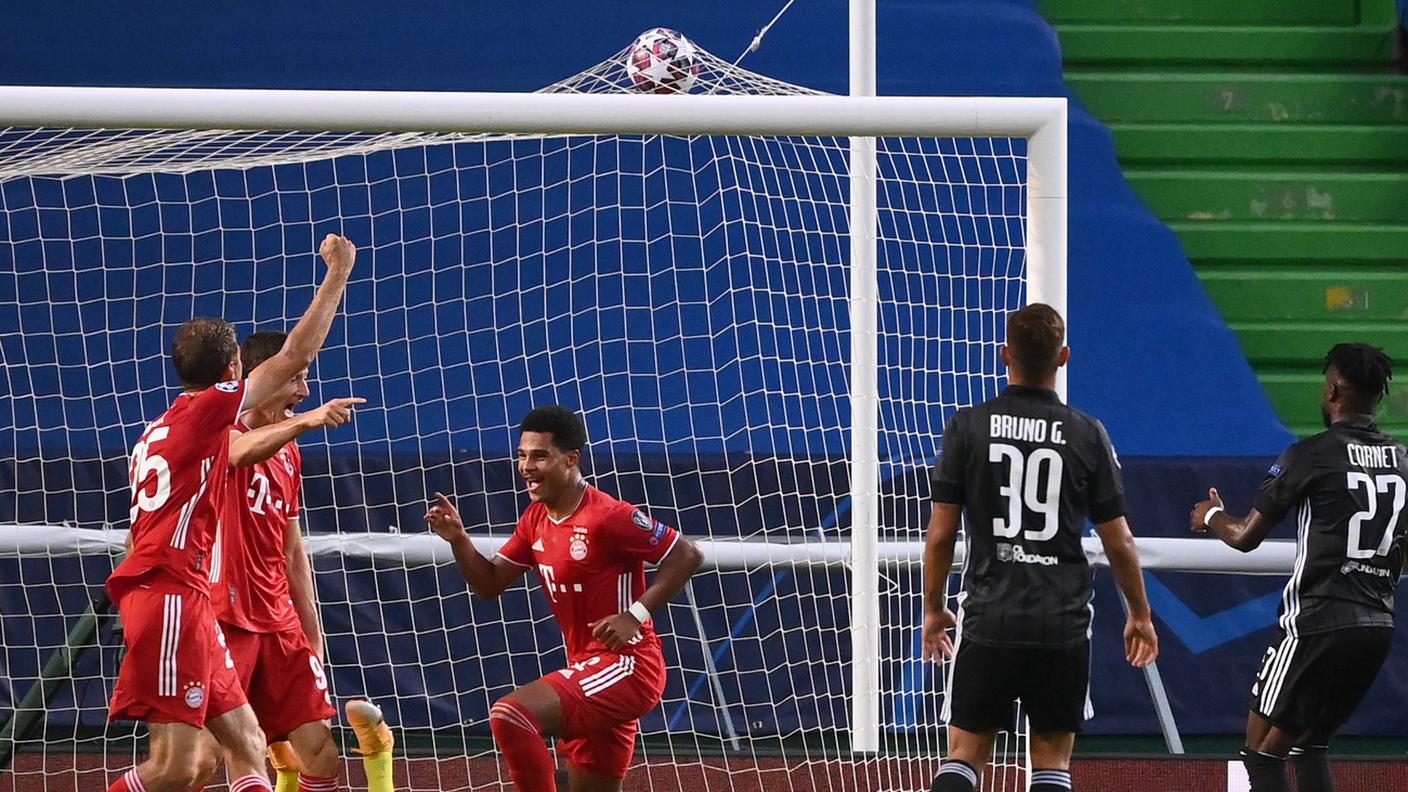 Gnabry esulta, la sua doppietta manda all'ultimo atto i tedeschi